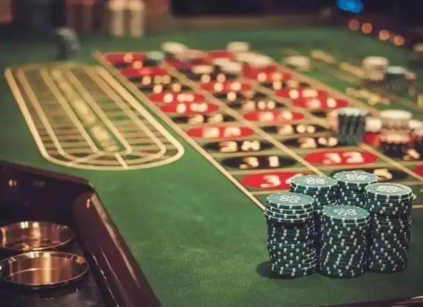 Antarmuka aplikasi olxtotoo menampilkan meja dealer langsung dengan kualitas HD