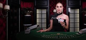 Dealer melakukan undian Jakarta Lottery secara real-time di studio olxtotoo